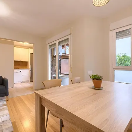 Διαμέρισμα Vivienda Turistica Reformada En Zona Residencial Con Garaje Y Wifi