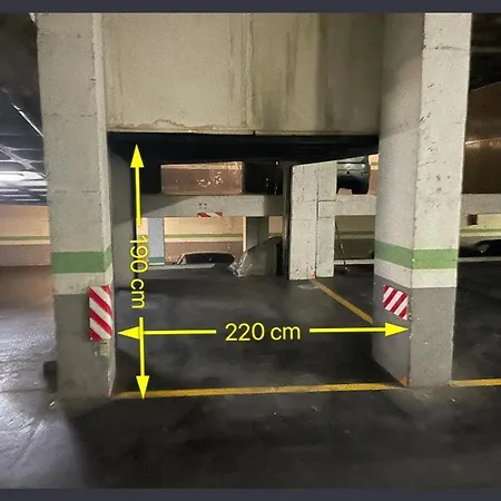 Vivienda Turistica Reformada En Zona Residencial Con Garaje Y Wifi Appartement *