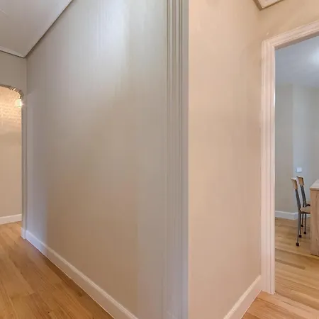 Vivienda Turistica Reformada En Zona Residencial Con Garaje Y Wifi *