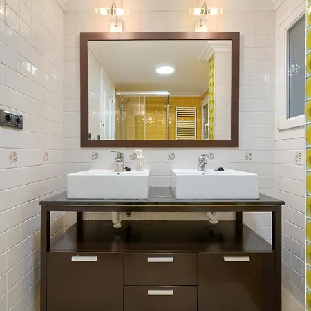 Διαμέρισμα Vivienda Turistica Reformada En Zona Residencial Con Garaje Y Wifi *