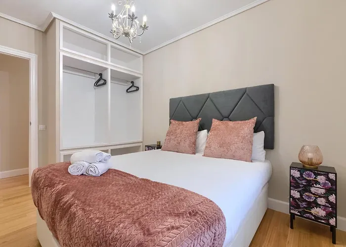 Vivienda Turistica Reformada En Zona Residencial Con Garaje Y Wifi