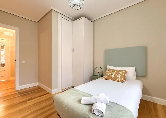 Vivienda Turistica Reformada En Zona Residencial Con Garaje Y Wifi