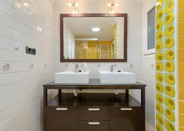 Lejlighed Vivienda Turistica Reformada En Zona Residencial Con Garaje Y Wifi *