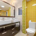 Vivienda Turística Reformada En Zona Residencial Con Garaje Y Wifi *