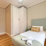 Vivienda Turística Reformada En Zona Residencial Con Garaje Y Wifi